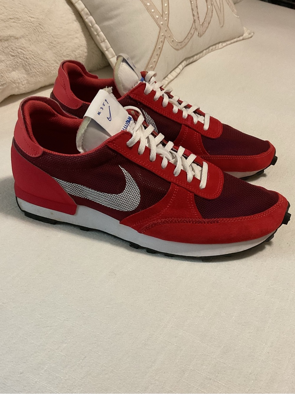 NIKE Daybreak Team Red ….Men’s 9.5